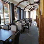 Alpin Art In Iceberg - Free Pool, Sauna And Fitness * 보로베츠
